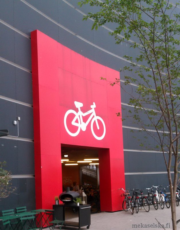 Kauppakeskuksessa on parkkihalli pyörille